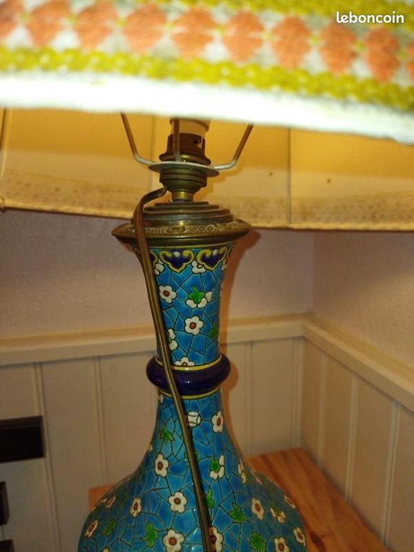 Lampe en émaux bleue fleurs (image 3)
