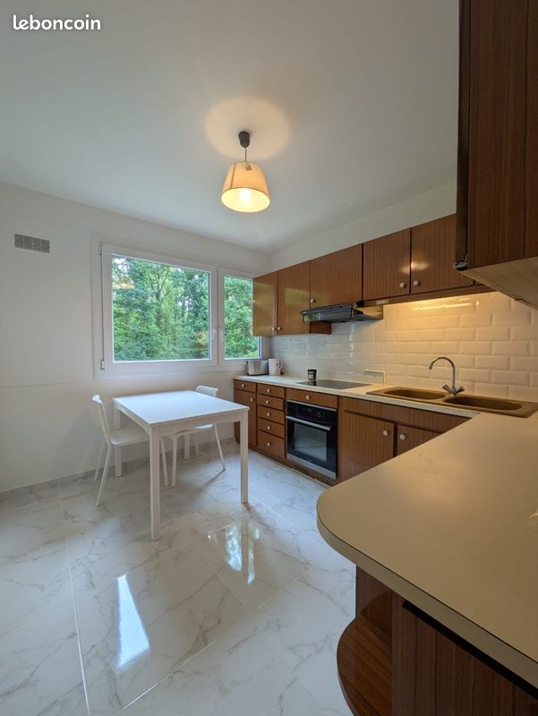 Appartement 6 pièces 100 m² · à Verneuil-sur-Seine · 100 m² · 540 €