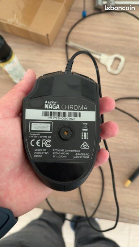 Souris Razer naga Chroma (image 3)