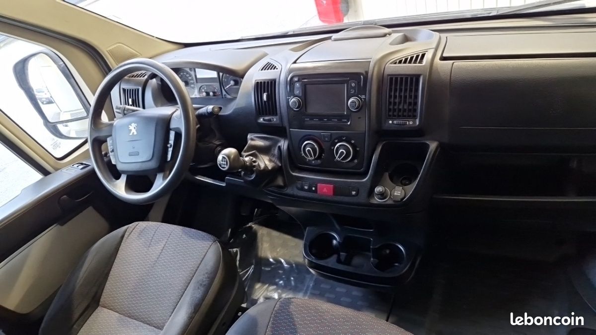 Peugeot Boxer FOURGON TOLE 335 L2H2 BLUEHDI 130 SS PREMIUM (image 9)