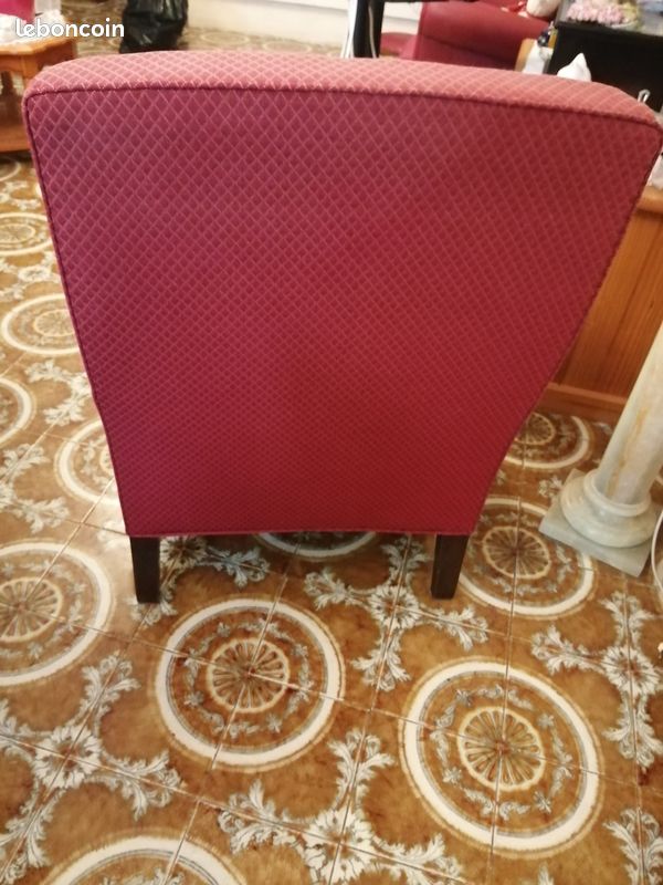 Fauteuil en tissu entierement refait avec une housse de protection (image 2)