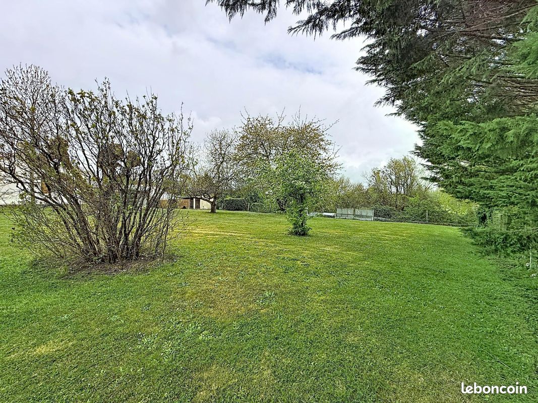 Terrain 830 m² · à Soussans · 830 m² · 79 000 €