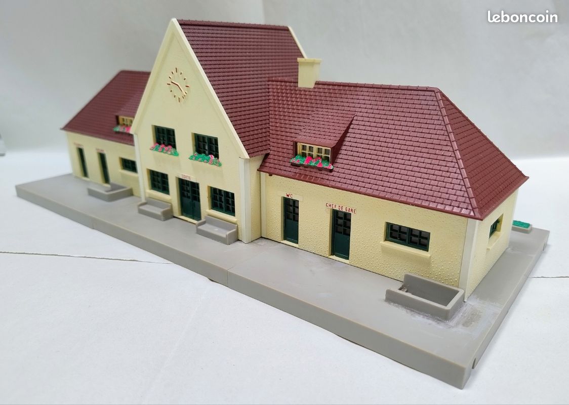 Maquette Gare Moderne Jouef Type Maintenon 2704 - À Monter - État Neuf