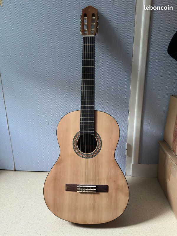 Guitare classique YAMAHA C40M (image 1)