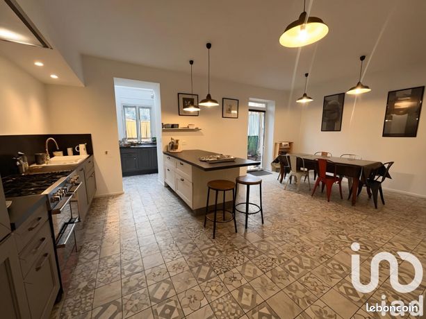 Maison 8 pièces 151 m²