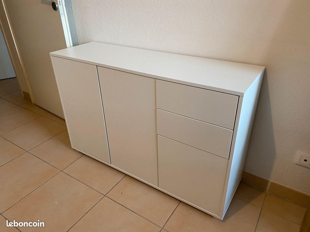 Commode (image 1)