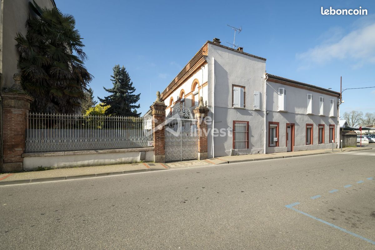 Maison 10 pièces 330 m² · à Castelsarrasin · 330 m² · 598 000 €