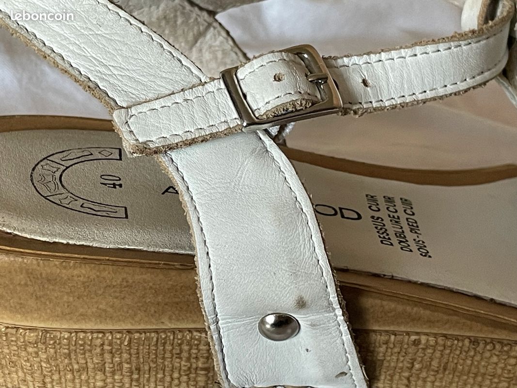 Sandales GENUINS En Cuir Chocolat - Taille 40 - NEUVES Avec Boîte - Talon 2-7 Cm - Destockage