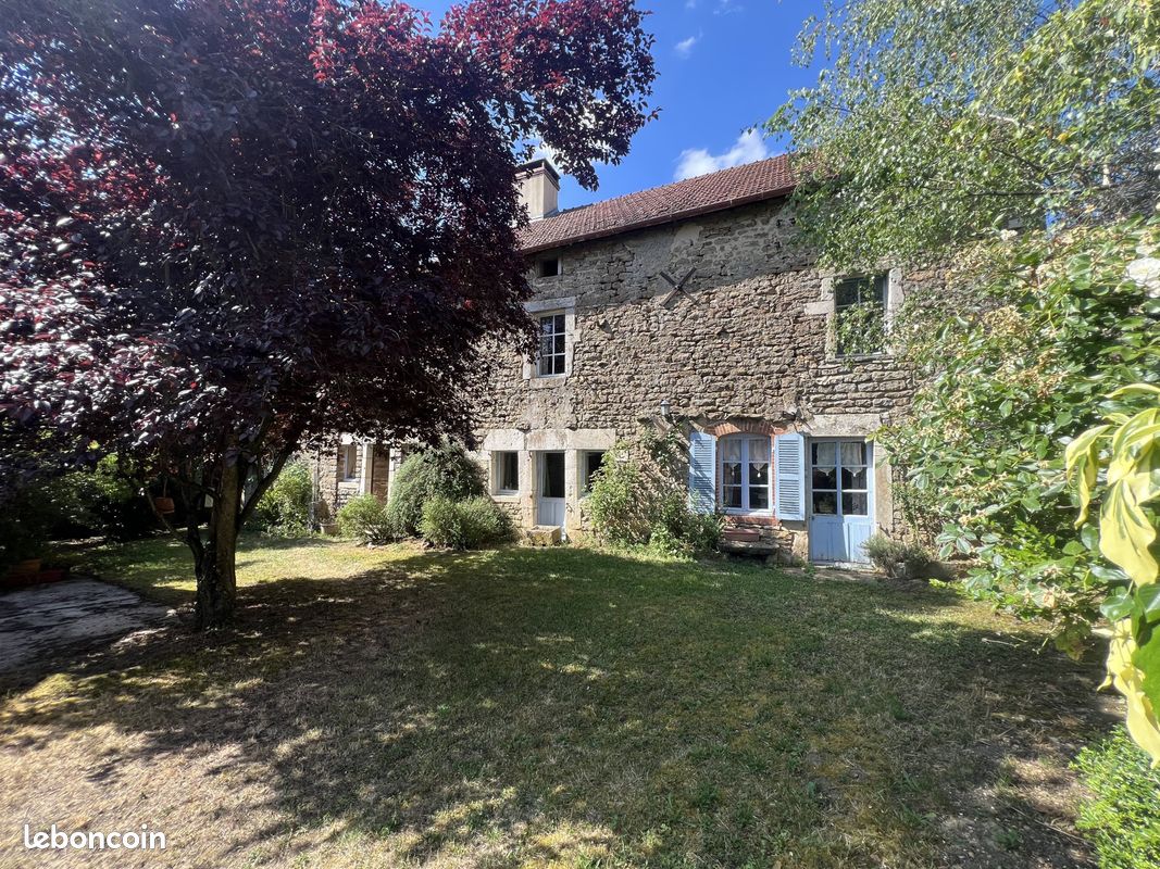Maison 8 pièces 194 m² · à Écutigny · 194 m² · 189 000 €