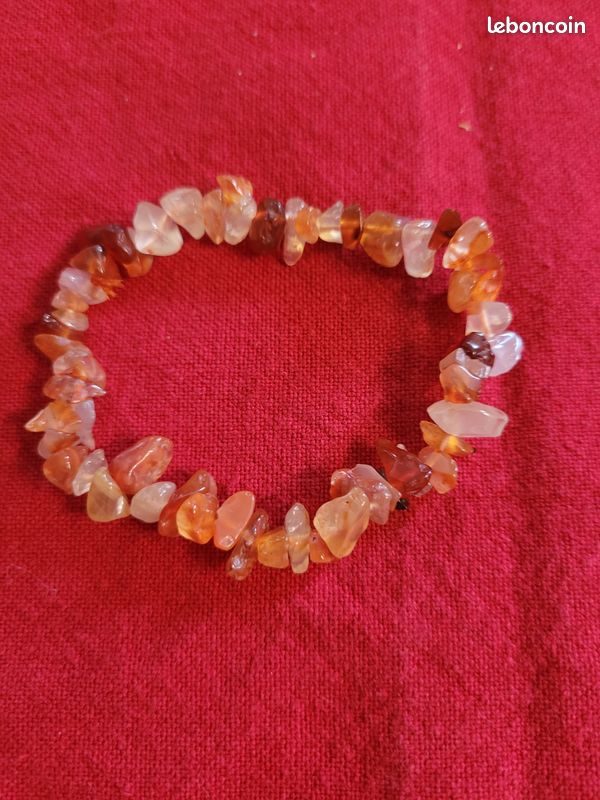 Joli bracelet avec petites pierres façonner de couleur maron clair et foncé (image 1)
