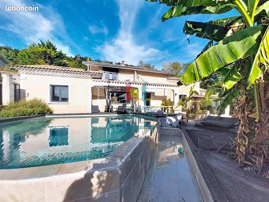 Maison 5 pièces 205 m² · à Lestiac-sur-Garonne · 205 m² · 413 400 €
