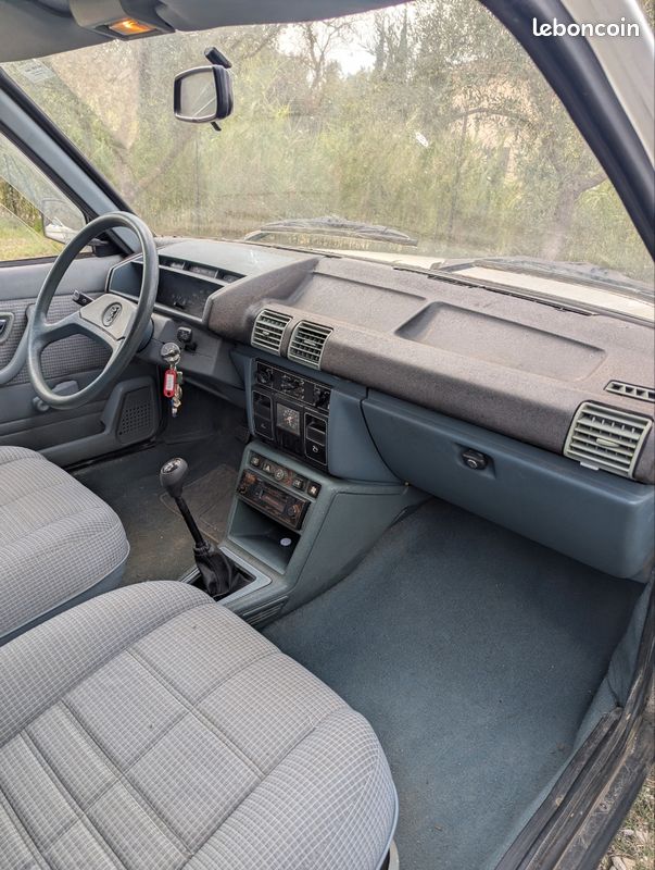 PEUGEOT 305 berline essence - 1984 (image 3)