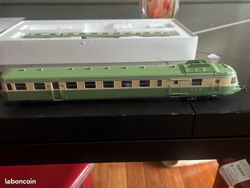 Autorail RGP X2733 + remorque XR7753, surnommé le lézard