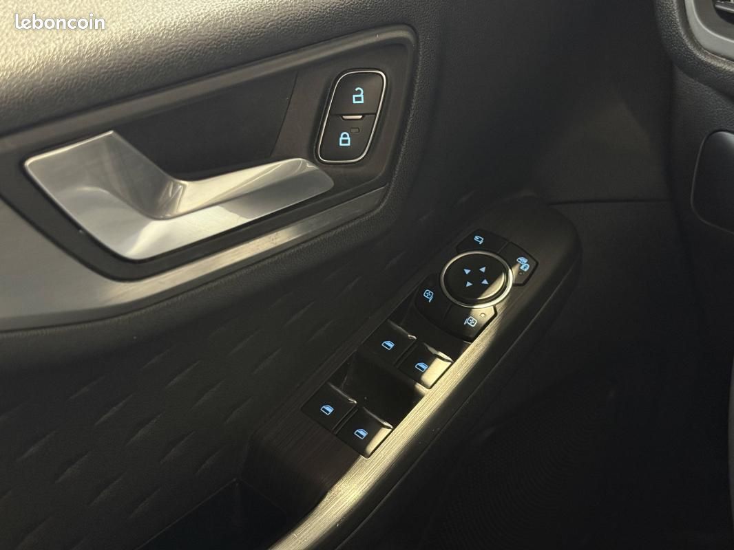 Ford Kuga 1.5 TDCi 120ch Titanium 4x2 - Carplay Xenon led Radars Av/Ar (image 18)