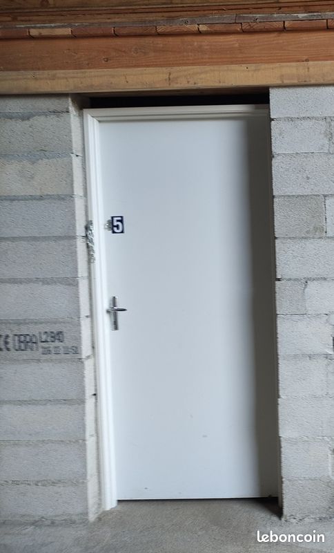 Local commercial 1 pièce 14 m² · à Lamagdelaine · 14 m² · 65 €/mois