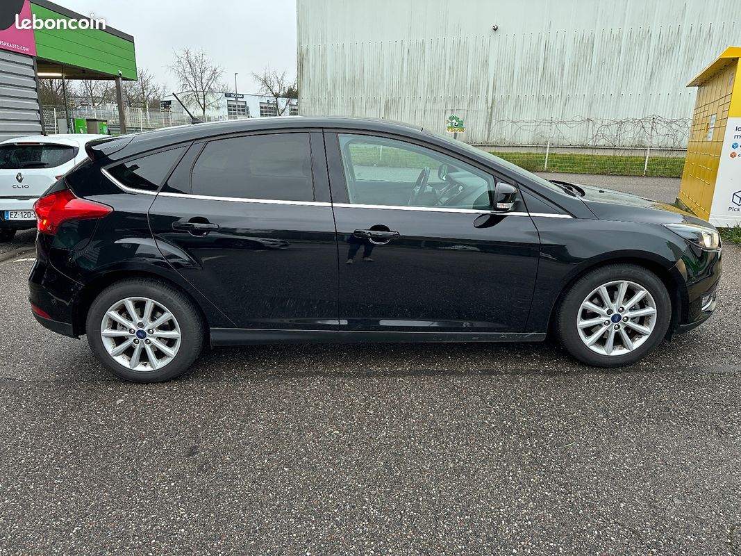 FORD FOCUS 1.0 EcoBoost 125ch Titanium (image 4)