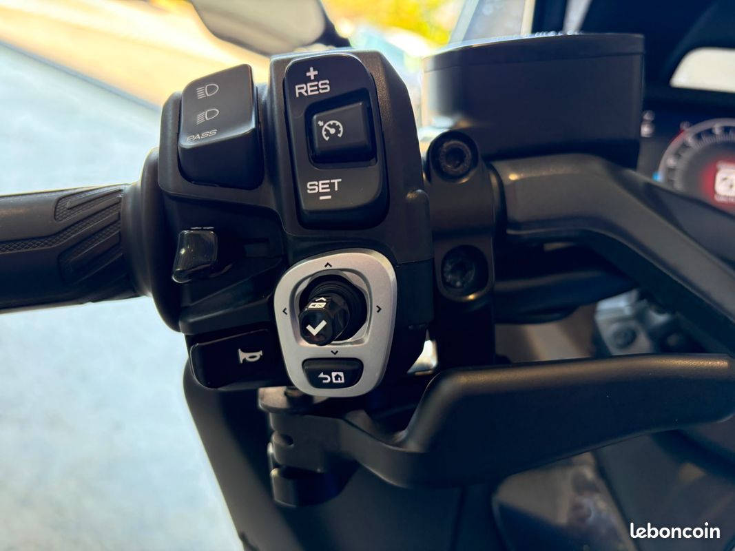 YAMAHA TMAX 560 - Techmax - 2022 - 5 000 km - Faible kilométrage (image 8)