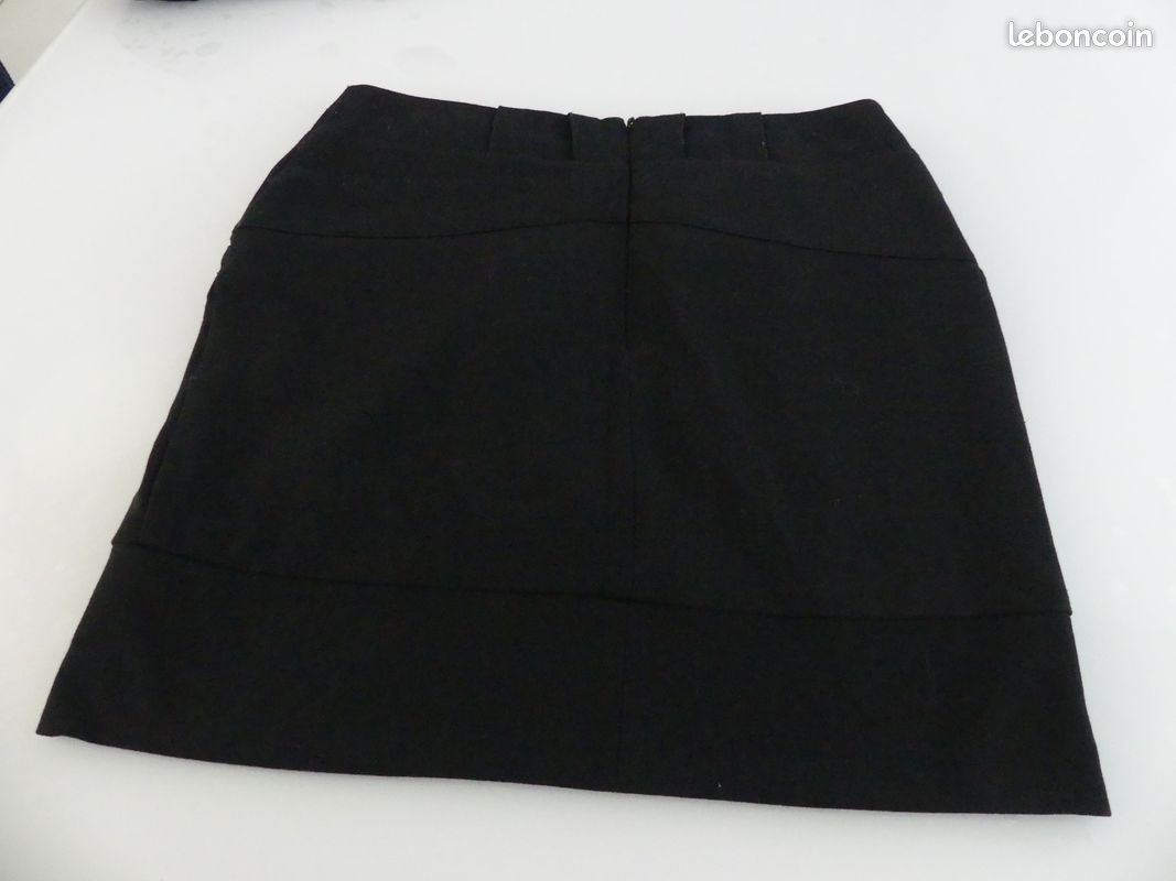 Jupe courte noire T 36 marque vero moda (image 3)