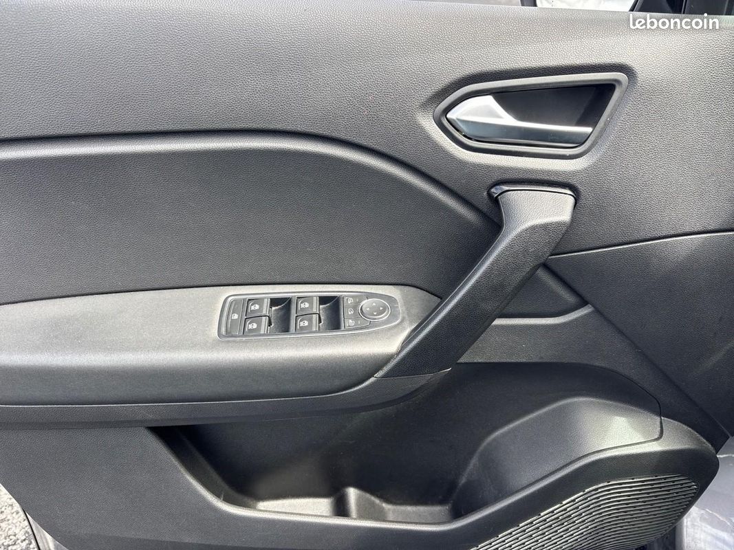 RENAULT CAPTUR 1.5 Blue dCi 115 Business (image 12)