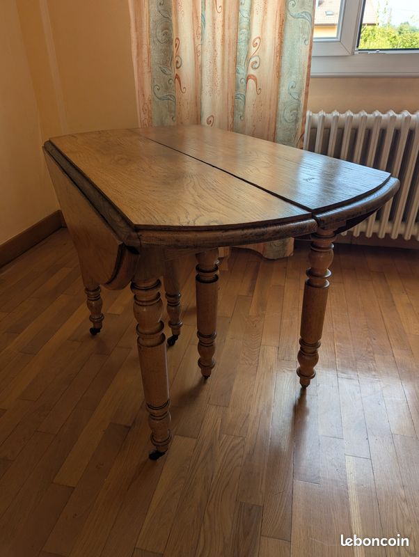 Table ronde en chêne massif à rabats & très extensible (style Henri II / Porte-portefeuille) (image 1)