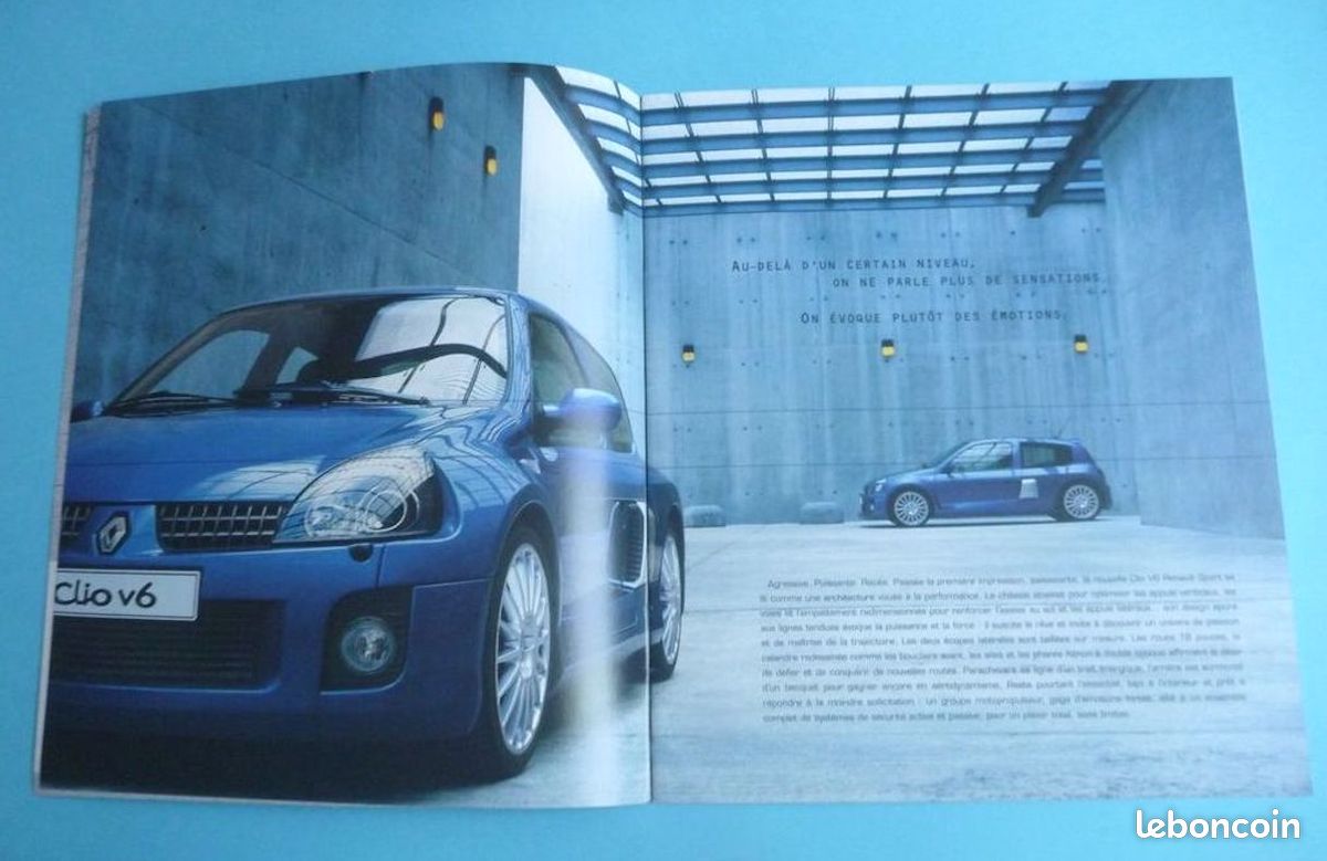 Affiche Publicitaire Originale Renault Clio V6 3.0 24v Encadrée – Années 2000 – Décoration Murale