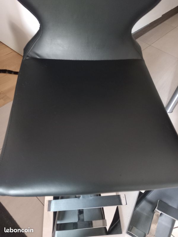 Chaises de bar noir design (image 5)
