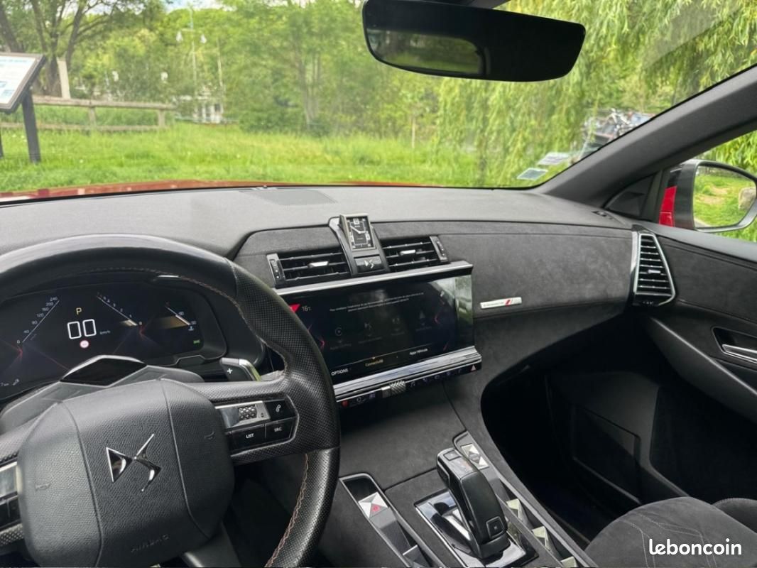 DS 7 Crossback 1.6 225 CV EAT8 Performance Line + {SUIVI ENTRETIEN COMPLET - CAMERA ATTELAGE} (image 18)