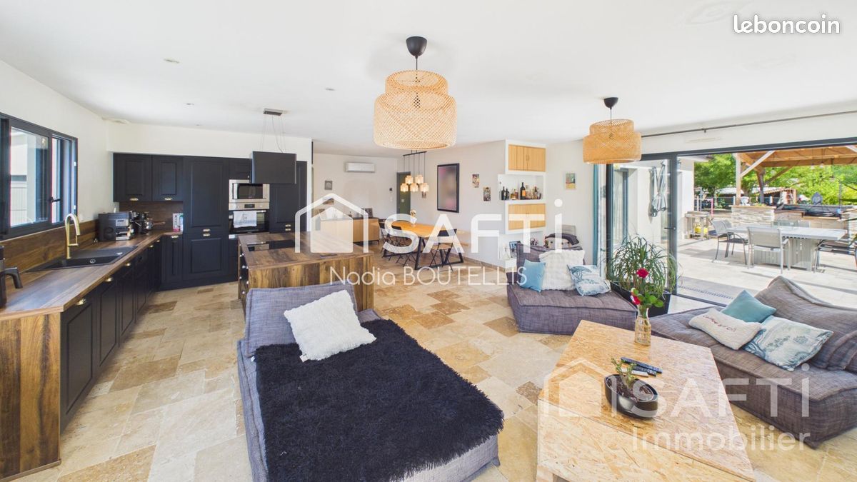 Maison 5 pièces 131 m² · à Ambarès-et-Lagrave · 131 m² · 440 000 €