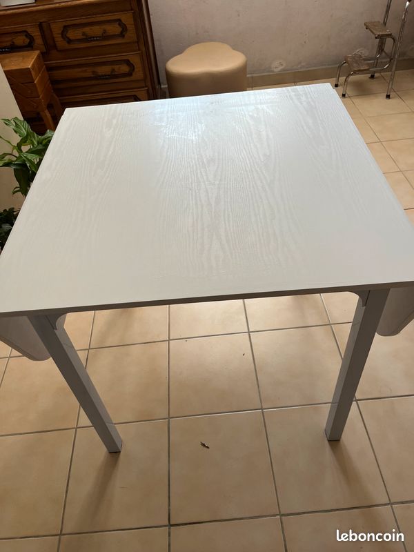Table de cuisine (comme NEUVE) (image 2)