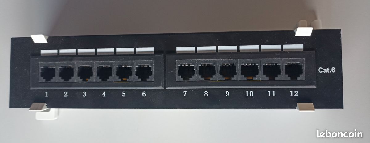 Panneau de brassage RJ45 (image 1)
