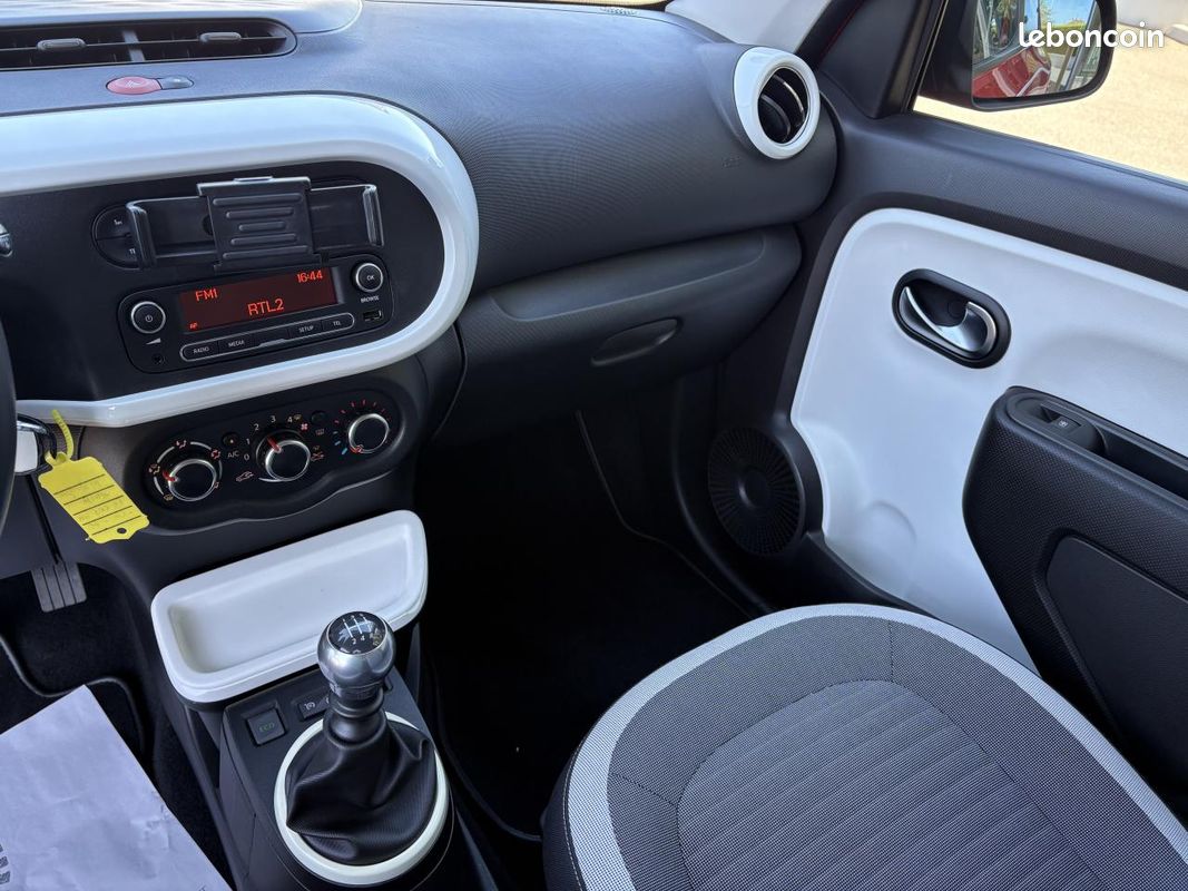 RENAULT TWINGO III 0.9 Energy TCe - 90 E6C BERLINE Intens (image 14)