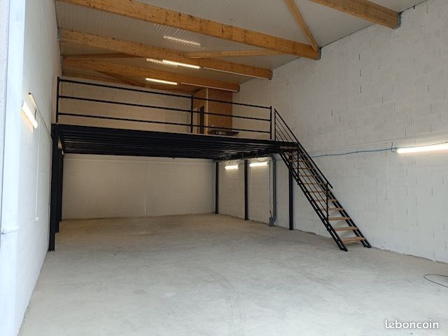 Local commercial 1 pièce 115 m² · à Saint-Jory · 115 m² · 800 €/mois