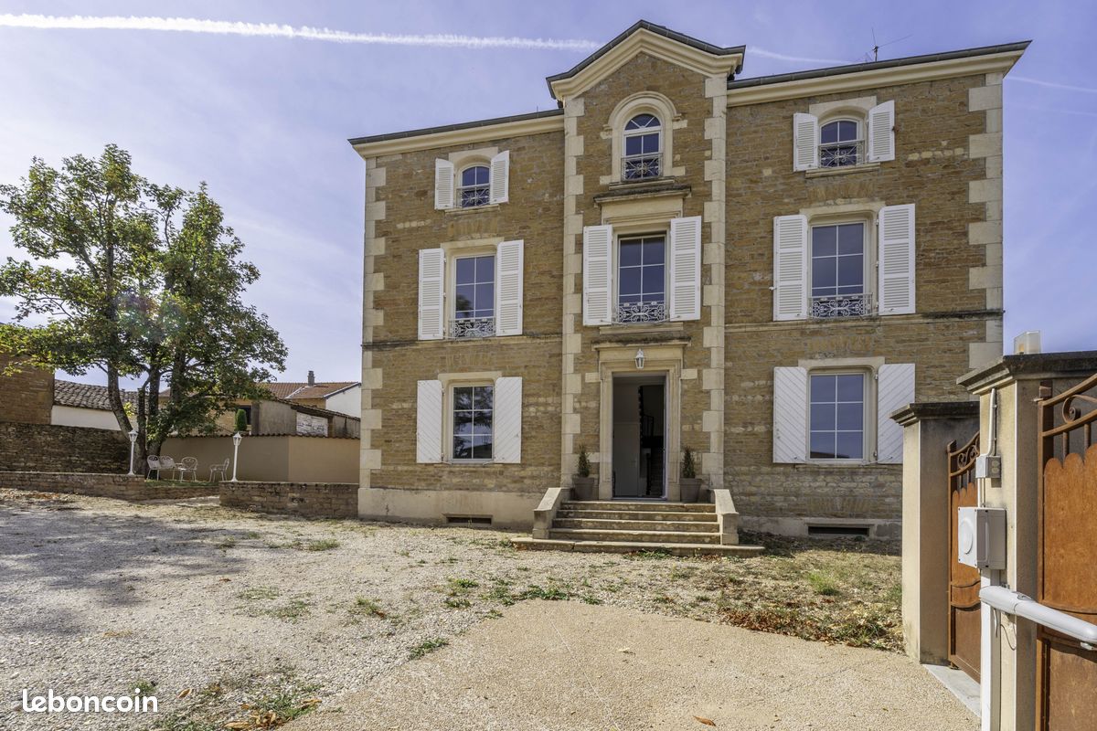 Maison 6 pièces 176 m² · à Lachassagne · 176 m² · 585 000 €