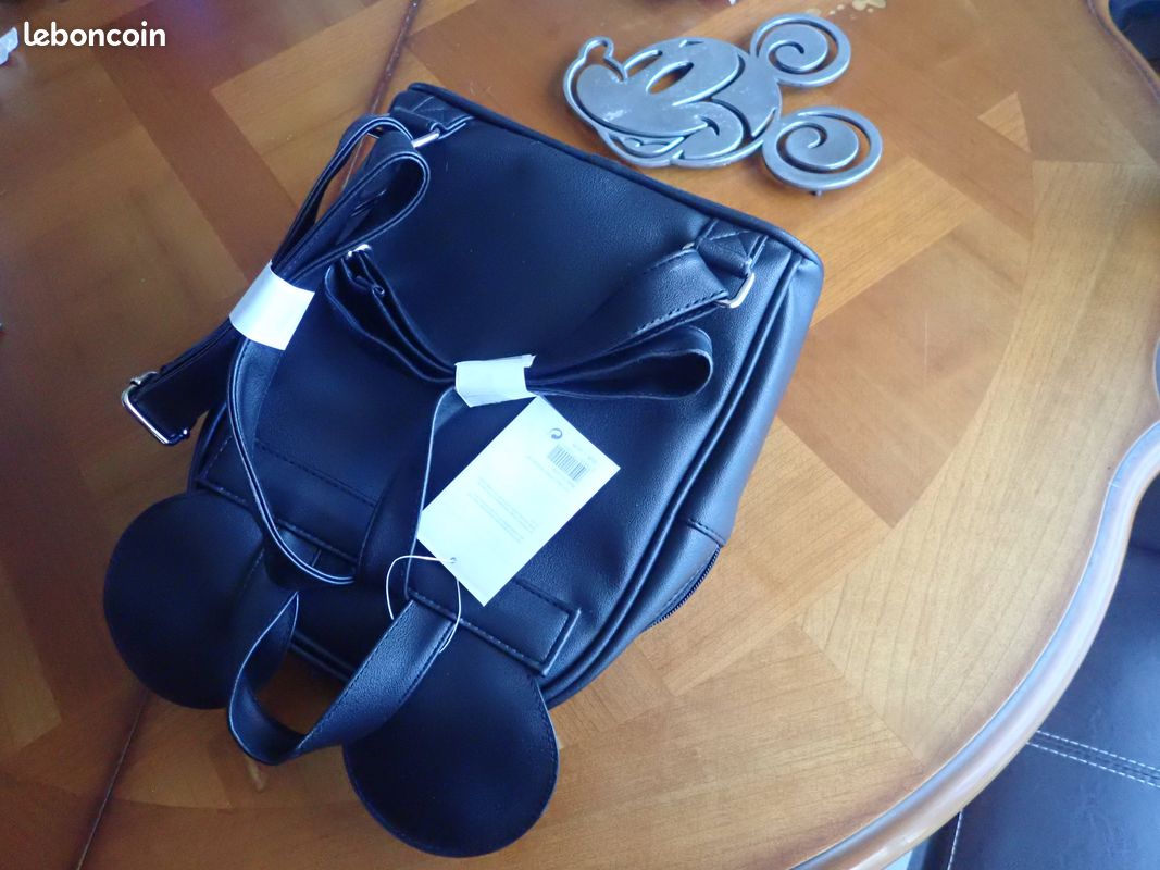 Loungefly Mickey trois poches, bretelles réglables (image 2)