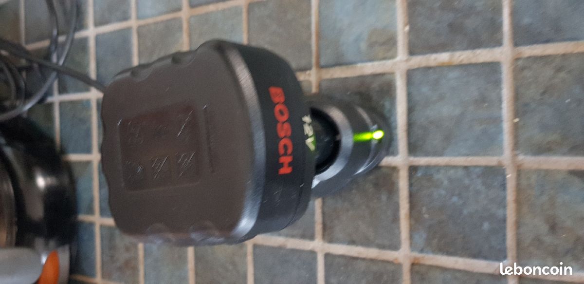 Batteries Bosch plus chargeur très très bonne état (image 2)
