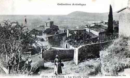 CPA 83 - HYERES N°1715 LA VIELLE VILLE , belle prise de vue, animée (image 1)