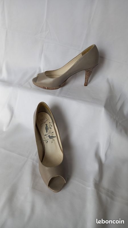 Escarpins CORINE En Cuir Taupe – Taille 40 – Très Bon état – Brides Scratch