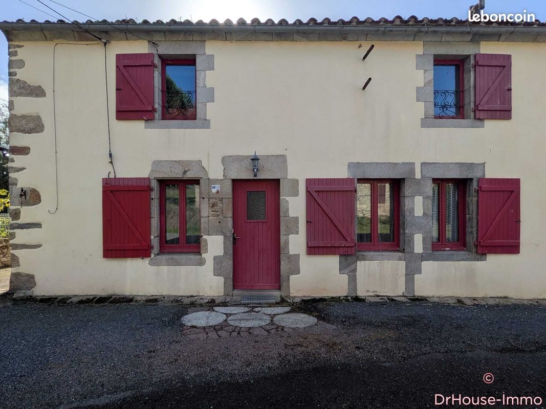 Maison 6 pièces 140 m² · à Saint-Étienne-du-Bois · 140 m² · 198 500 €