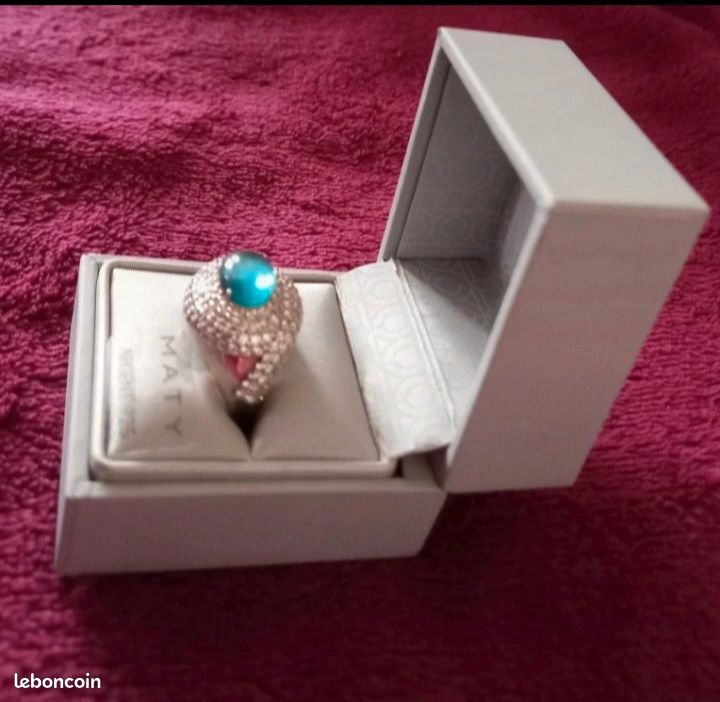Bague Vintage T52 - Cabochon Résine Et Cristaux Bleu Sur Métal Argenté - Modèle A5 Occasion