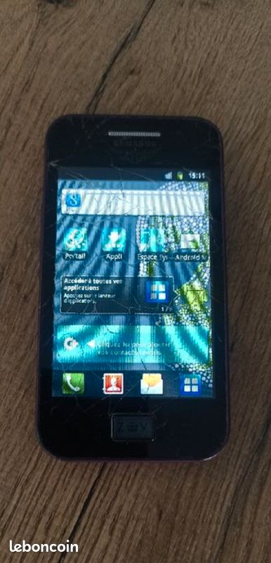 Samsung Galaxy ace gt-s5830 Zadig et Voltaire écran cassé (image 1)