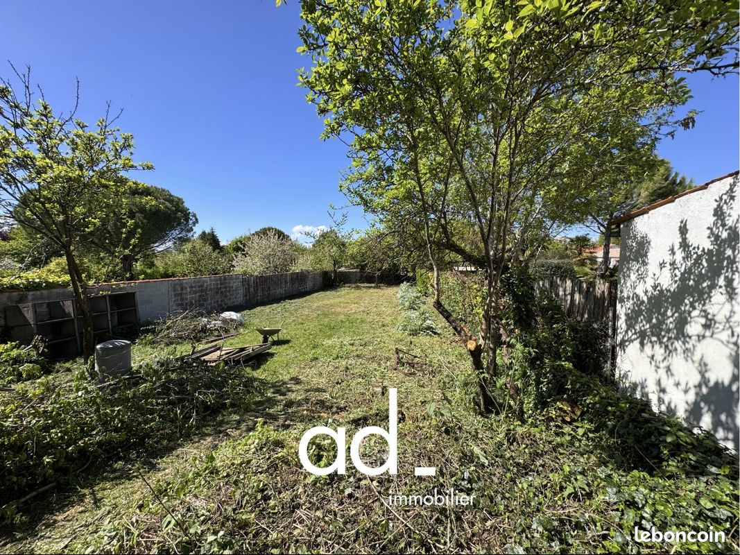 Terrain 633 m² · à Dompierre-sur-Mer · 633 m² · 220 500 €