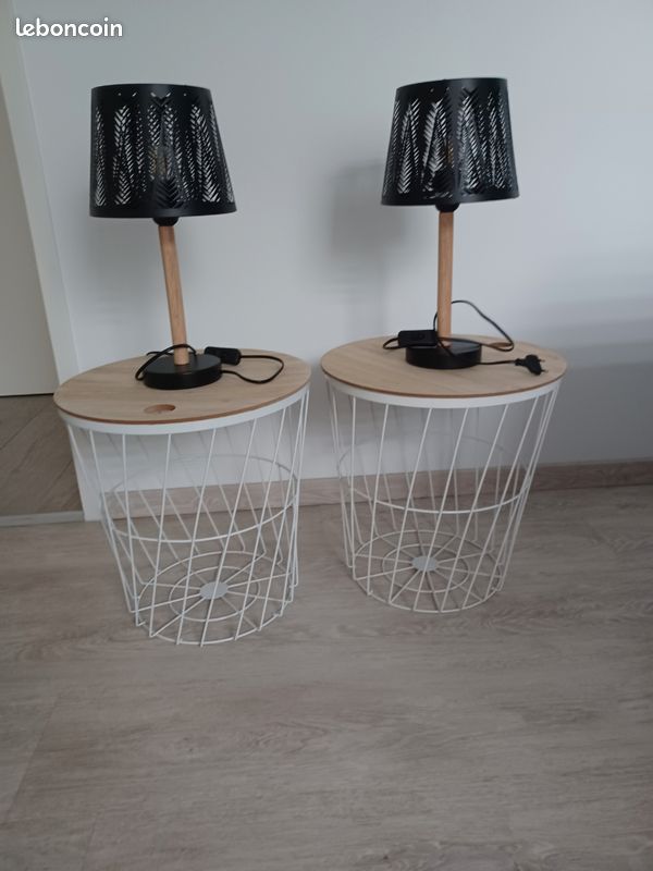 Table de nuit avec lampe (image 1)
