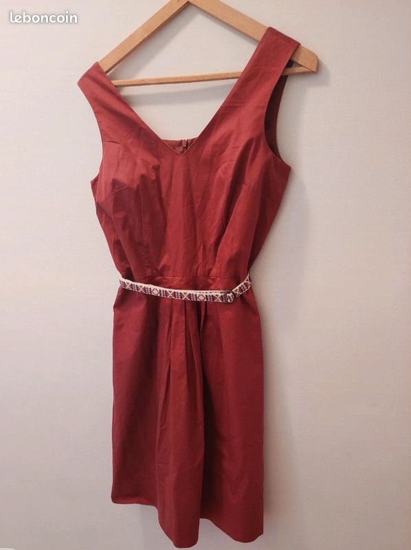 Robe rouge Caroll avec ceinture (image 1)