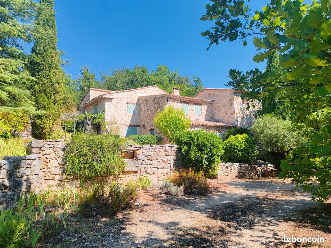 Maison 7 pièces 156 m² · à Mesnil-Roc'H · 156 m² · 580 000 €