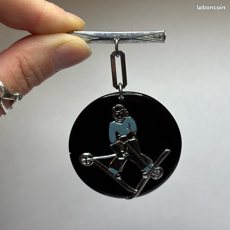 Broche cabri ski - Montres & Bijoux