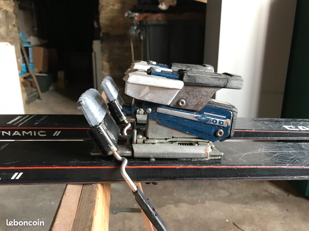 Paire de skis anciens (image 3)
