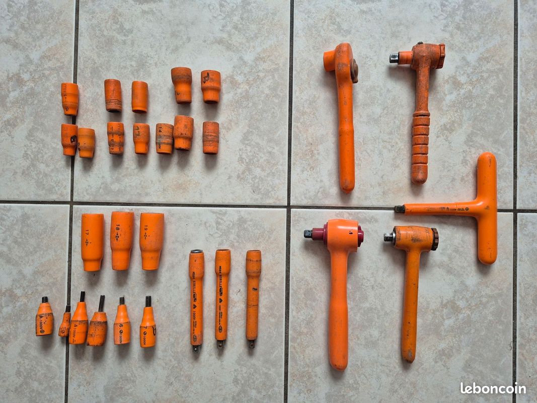 Lot outils isolés 1000V DERANCOURT Electricien (image 1)