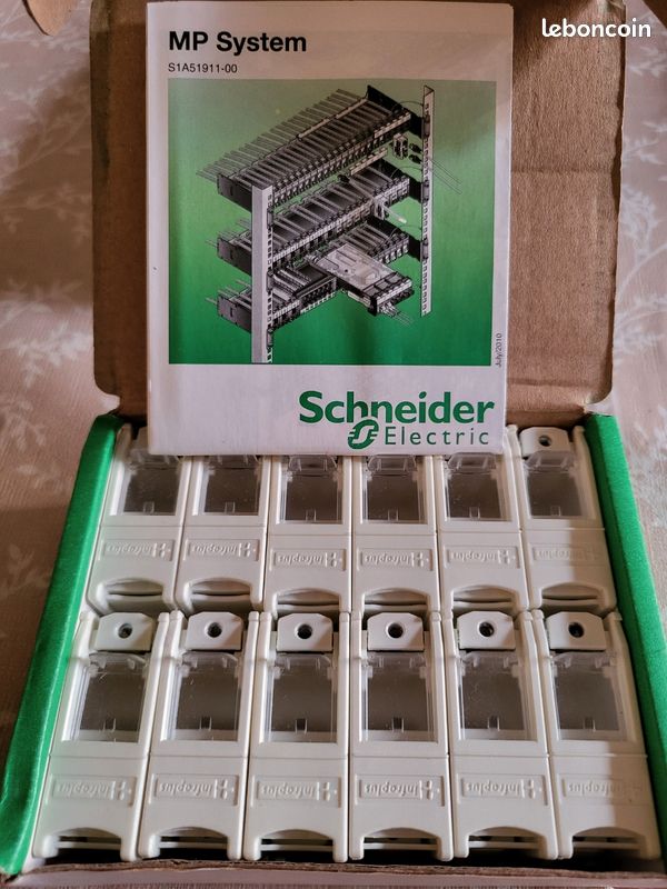 Infraplus-MP - Support multiplus pour RJ45 S-ONE adaptable blanc avec volet (image 1)