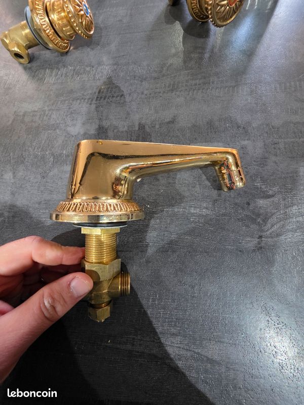 Suguword – Mitigeur de lavabo doré en laiton massif – Hauteur 29 cm, bec haut 22 cm, poignée unique – Installation facile sur comptoir