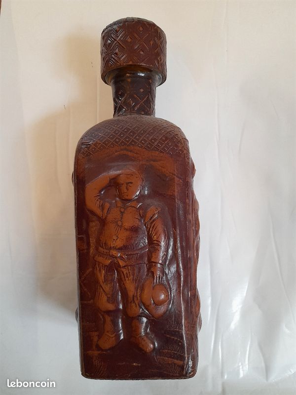 Vends 2 bouteilles pour eau de vie liqueurs (image 1)